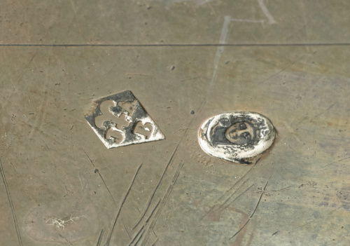 Recado de vinagreras imperio de plata, decorada con hojas y