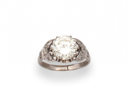 Sortija solitario con brillante 2,70 ct  color estimado L  