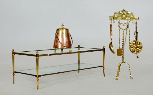 Mesa de centro de estilo Luis XVI de bronce dorado y tapa d