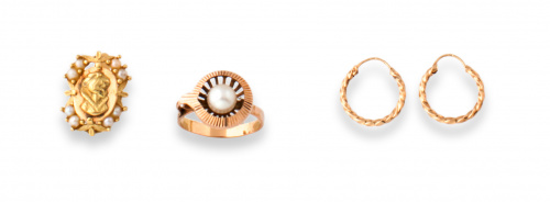 Lote de sortija con perla,pendientes de arito y un pendient