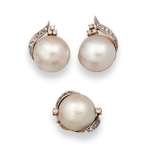 Conjunto de pendientes y sortija de perlas mabe y brillante