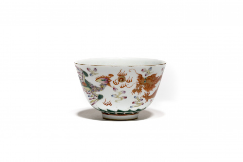 Taza “Dragón y ave Fénix” en porcelana esmaltada.China