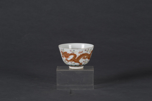 Taza “Dragón y ave Fénix” en porcelana esmaltada.China