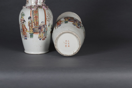 Pareja de jarrones de porcelana esmaltada.China, Dinastia 