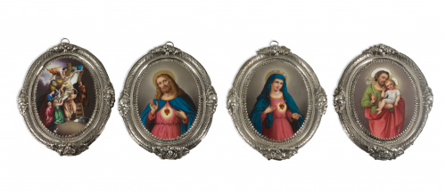 Cuatro placas devocionales de porcelana esmaltada,, con mar