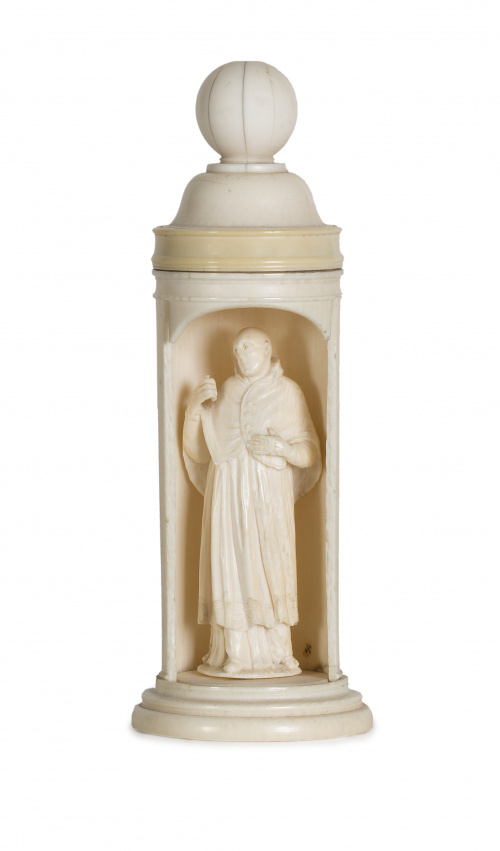Urna en marfil con santo.S. XVIII - XIX