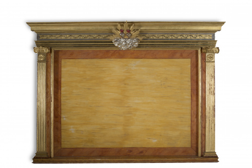 Marco de estilo Neoclásico en madera tallada, marmoreada, d