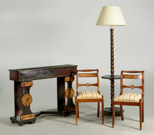 Consola de madera de nogal y limoncillo.Trabajo español, p