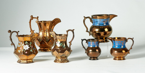 Tres Jarros facetadas con decoración de flores.Bristol, S.