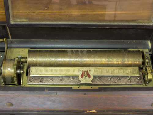 Caja de música con caja en madera de raíz, marquetería de p