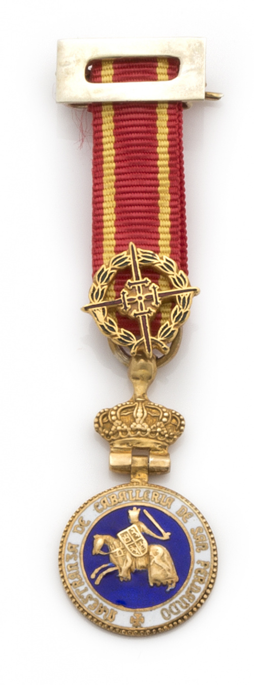 Lote de cuatro Insignias en plata dorada y esmalte en un pa