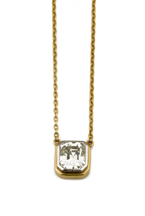 Diamante talla esmeralda con un peso estimado de 2,20 ct. c