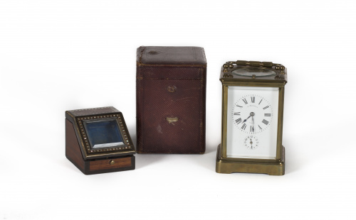 Reloj de carruaje en bronce con sonería de horas, frimado J