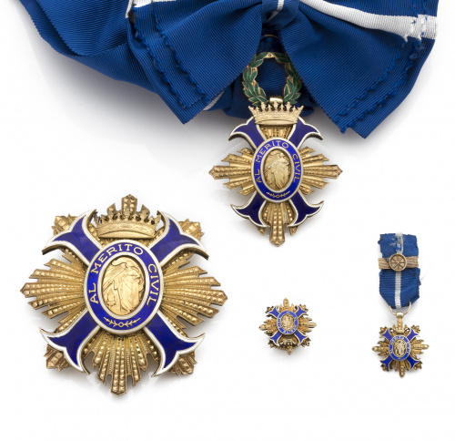 Conjunto de 4 piezas de la Orden del Mérito Civil,en plata 