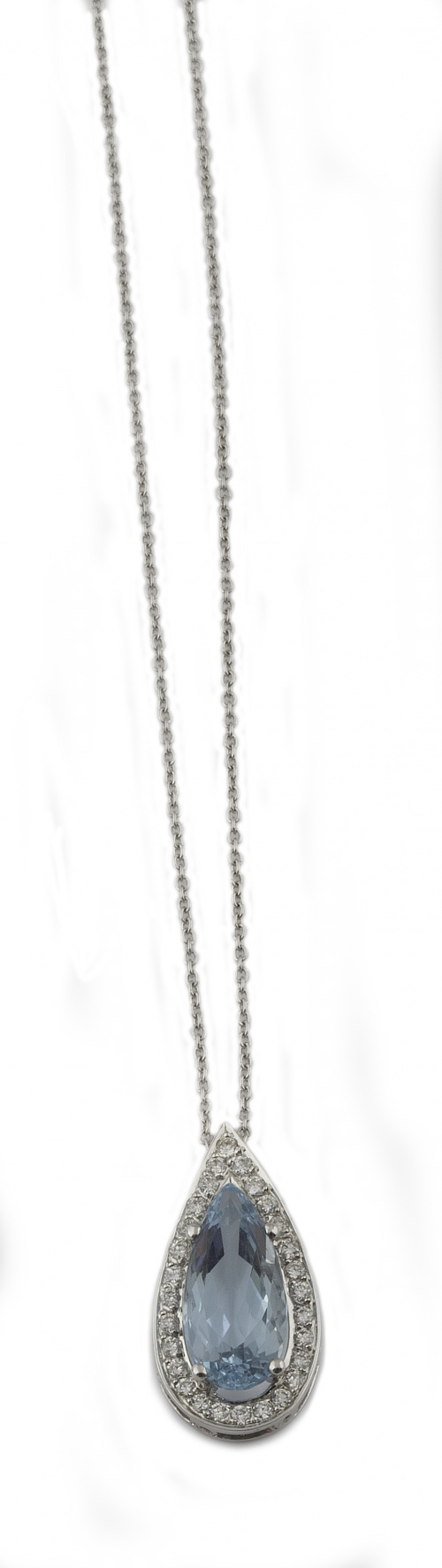 Colgante con aguamarilna talla perilla de 2,65 ct. orlada d