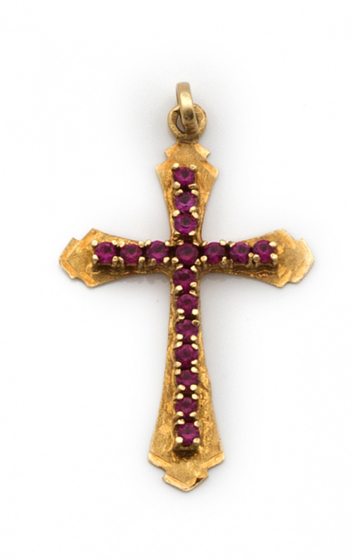 Cruz colgante de rubíes sintéticos en oro mate de 18K