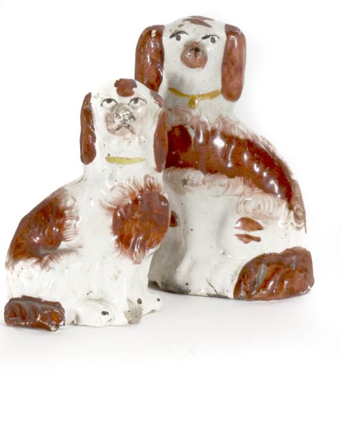 “Spaniels” de loza esmaltada.Staffordshire, Inglaterra, S.