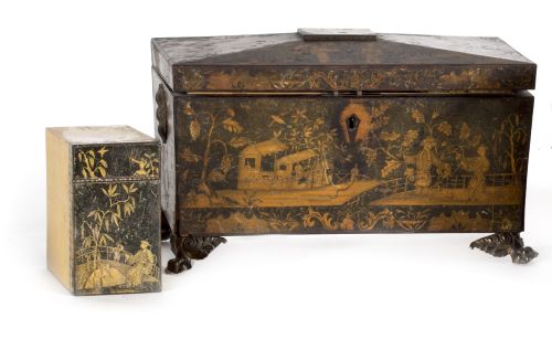 Caja de té de madera lacada de verde y dorada.Trabajo chin