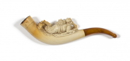 Pipa en espuma de mar y ámbar, con un soldado tallado.Alem