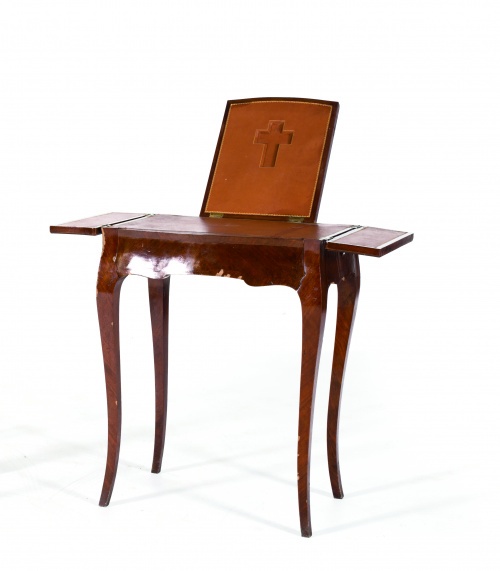 Mesa de oratorio de madera de caoba de estilo Luis XV, h. 1