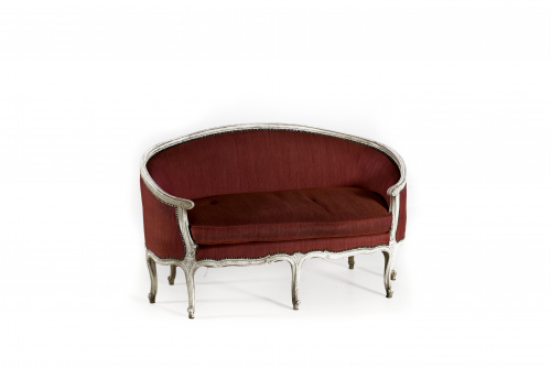 Canapé en “corbeille” de estilo Luis XVI, lacado de blanco,