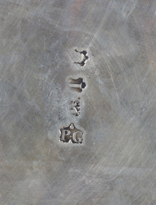 Sopera en plata torneada, fundida y grabada.Orfebre Ingles