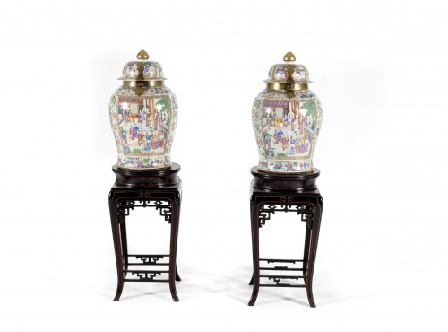 Pareja de tibores con esmaltes de la familia rosa.Cantón, 