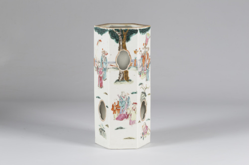 Soporte para sombreros y pelucas de forma hexagonal en el q