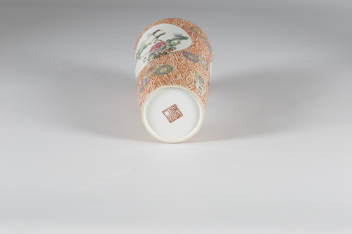 Pareja de jarrones en porcelana esmaltada “Familia Rosa”Ch