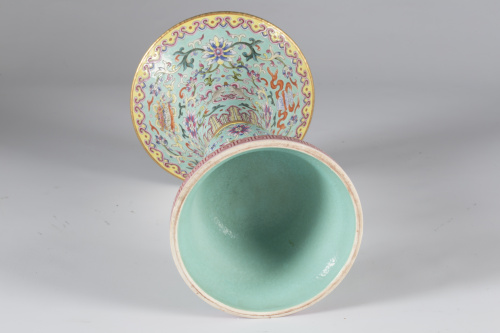 Jarrón “Gu” en porcelana esmaltada de la “Familia Rosa”Chi