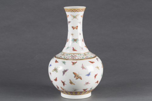Jarrón “Butterfly” en porcelana de la “Familia Rosa”.China