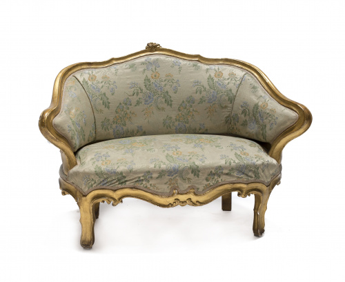 Canapé Carlos III de madera tallada, estucada y dorada.Tra