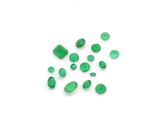 Diecisiete esmeraldas colombianas de talla redonda y esmera