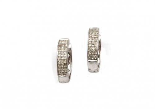 Pendientes criollas de diamantes talla carré que suman 1ct .