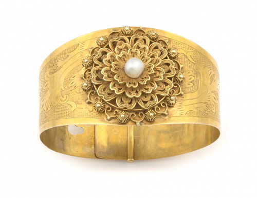 Delicado brazalete rígido de pps s XX con flor central de v