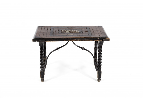 Bufete de estrado en madera de nogal, palosanto y aplicacio