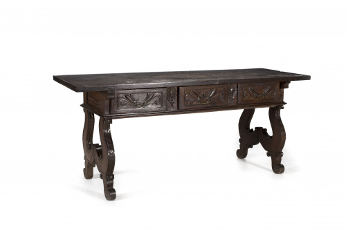 Mesa refectorio en madera de nogal con patas de lira y tres