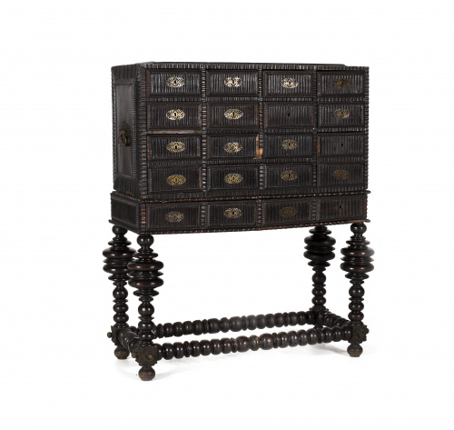 Contador en madera de palosanto, caoba y aplicaciones de br