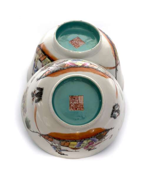 Pareja de cuencos en porcelana de la “Familia Rosa”, con es