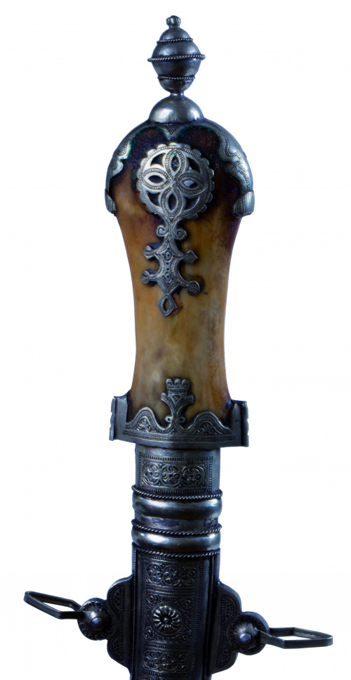 Koummiya de asta y plata aplicada con decoración grabada.T