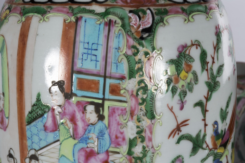 Pareja de jarrones “rouleau” en porcelana Canton de la “Fam