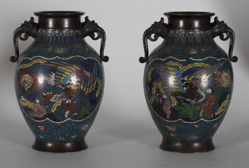 Pareja de jarrones en bronce esmaltados en “cloisonné”Chin
