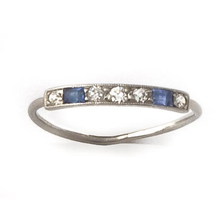 Sortija cintillo fino de diamantes y zafiros en montura de 