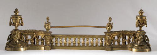 Defensa de chimenea de estilo Luis XVI en bronce, en los la