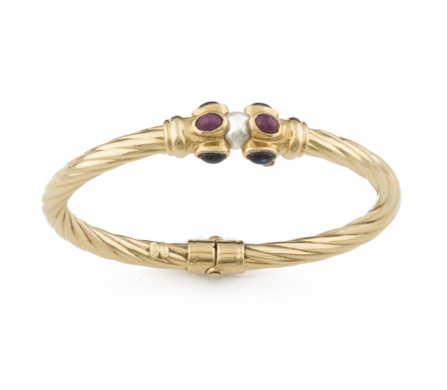 Brazalete rígido italiano gallonado,con remate de zafiros y