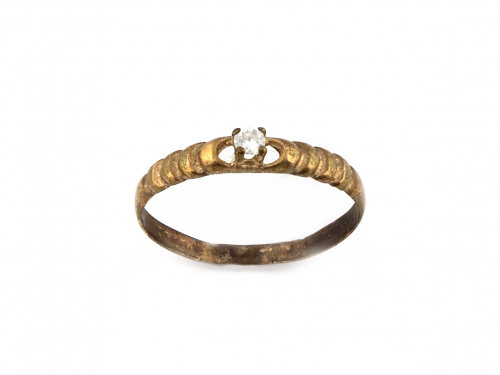 Lote formado por tres sortijas en oro de 18K.