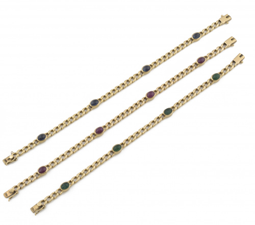 Pulsera con cuatro cabuchones de zafiros en cadena de eslab