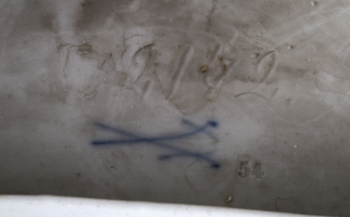 Reloj de sobremesa de porcelana esmaltada con decoración ti