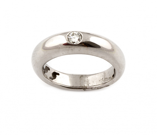 Sortija solitario con brillante embutido en montura de oro 