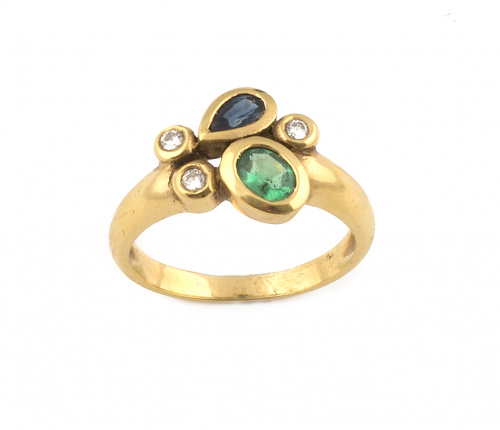 Sortija con zafiro perilla y esmeralda oval con tres brilla